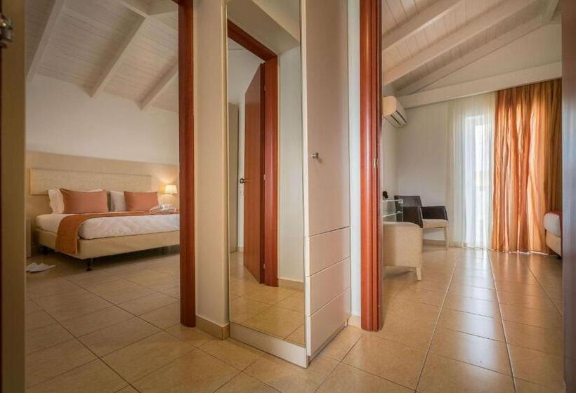 Люкс Кровать Кинг, Galaxy Beach Resort Bw Premier Collection