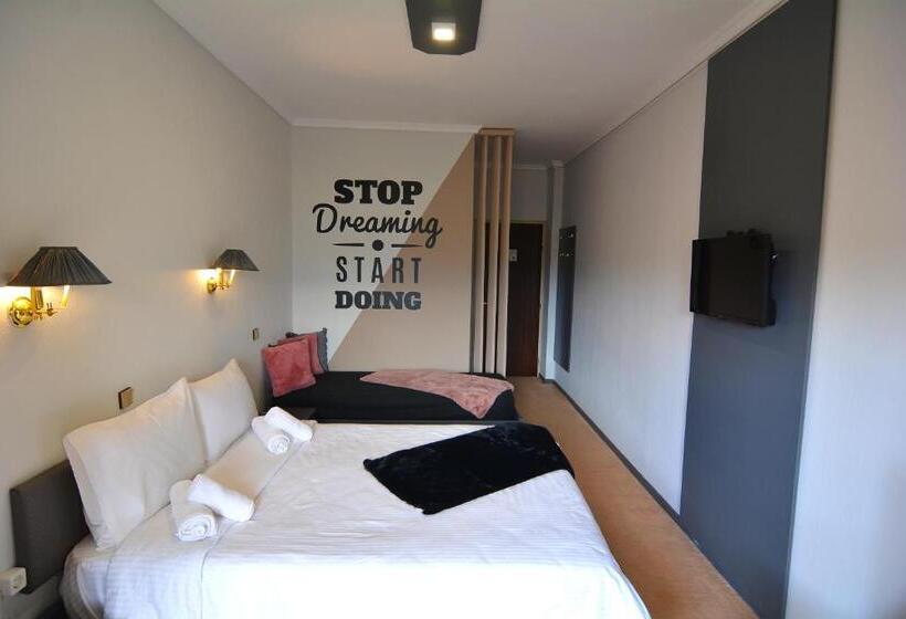 חדר סטנדרט לשלושה, King Alexander