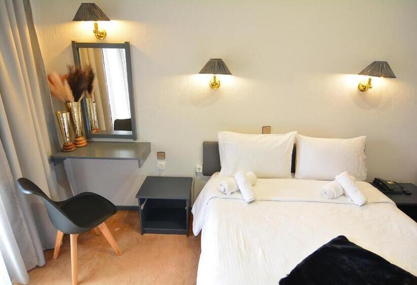 חדר סטנדרט לשלושה, King Alexander