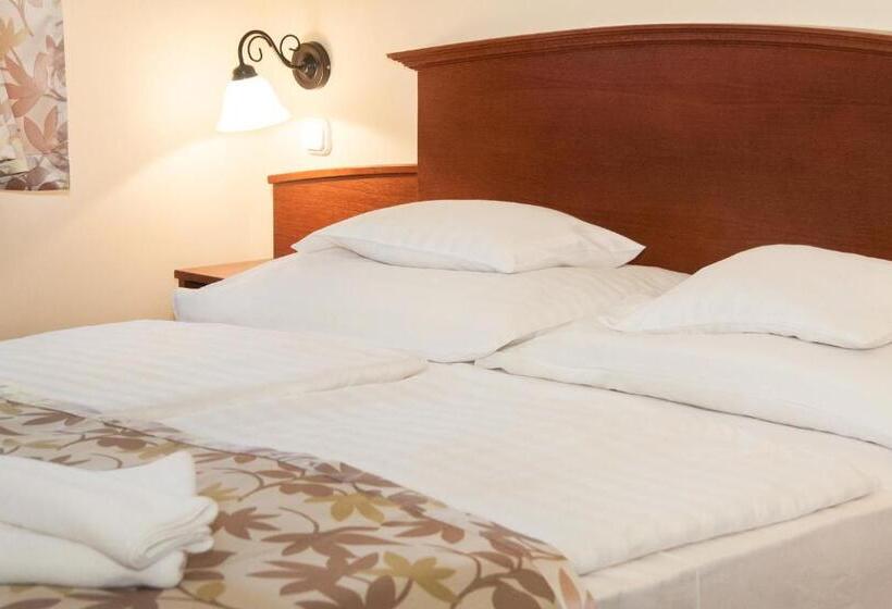 スーペリアールーム, Klastrom