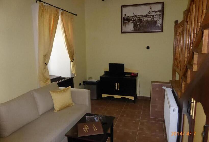 ジュニアスイート, Klastrom