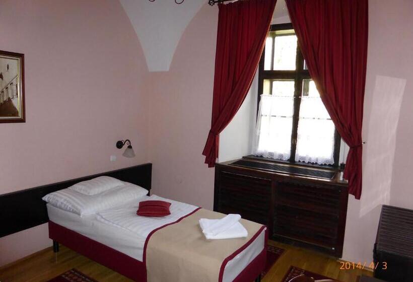 ジュニアスイート, Klastrom