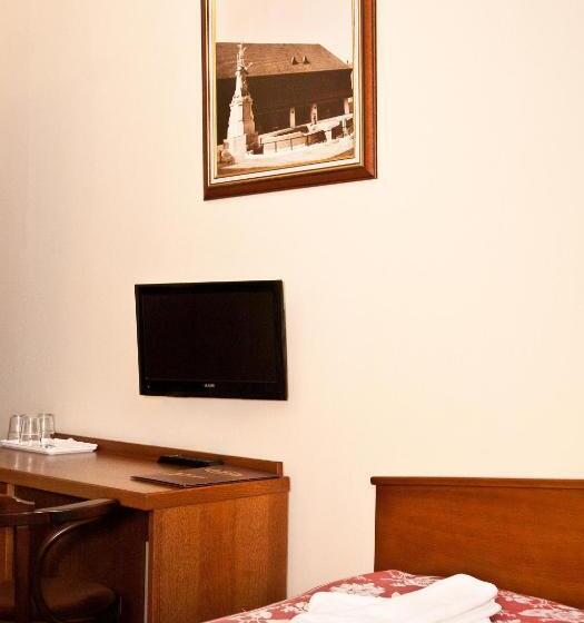 トリプルクラシックルーム, Klastrom