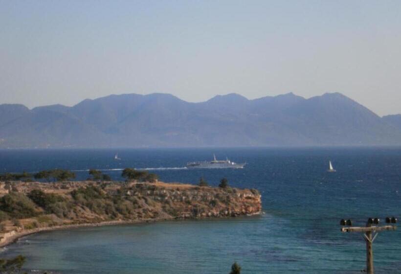 スタンダードトリプルルーム, Klonos   Kyriakos Klonos