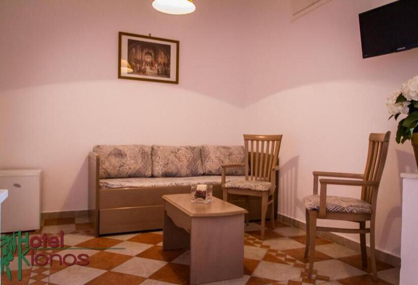 ファミリールーム, Klonos   Kyriakos Klonos