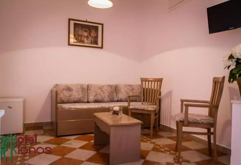 ファミリールーム, Klonos   Kyriakos Klonos
