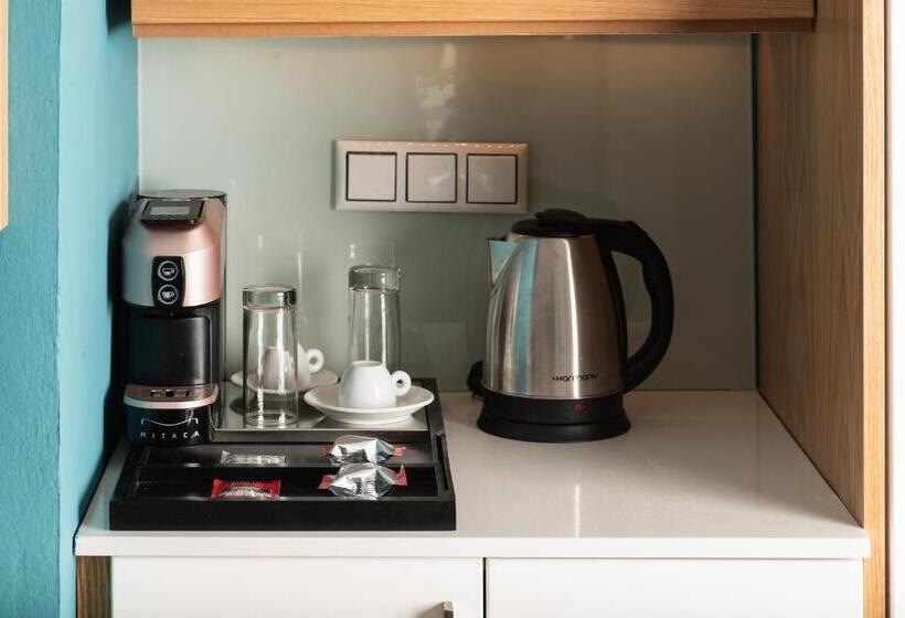 디럭스 룸, Maleme Mare