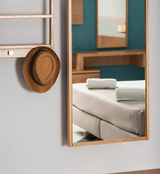 디럭스 룸, Maleme Mare