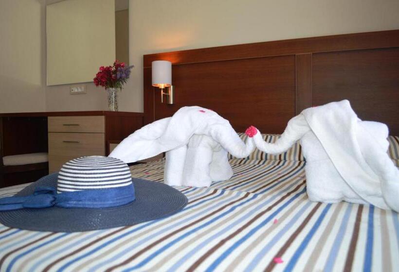 Camera Tripla Deluxe, Matala Bay Hotel & Apartments