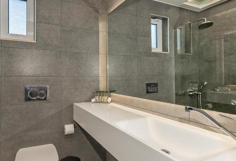 חדר סטנדרט לשלושה, Monte Vardia