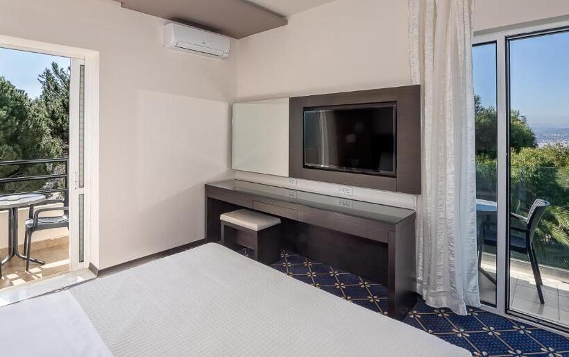 חדר סטנדרט לשלושה, Monte Vardia