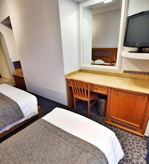 غرفة قياسية ثلاثية, Noufara