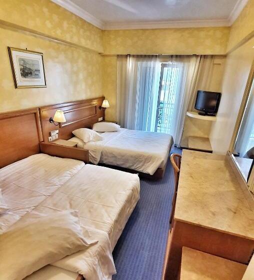 غرفة عائلية, Noufara