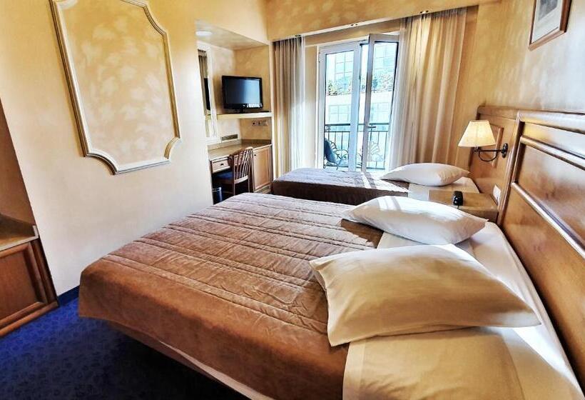 غرفة قياسية ثلاثية, Noufara