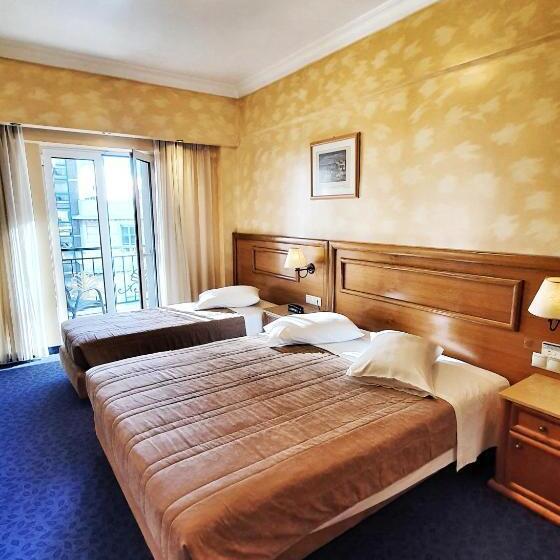 غرفة قياسية ثلاثية, Noufara