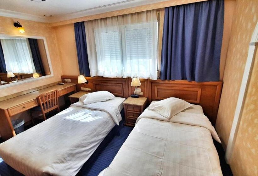 غرفة قياسية, Noufara