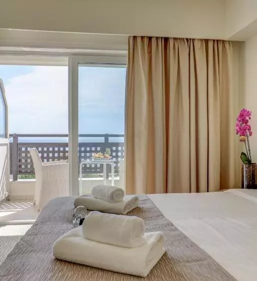 اتاق استاندارد با چشمانداز دریا, Olympian Bay Grand Resort