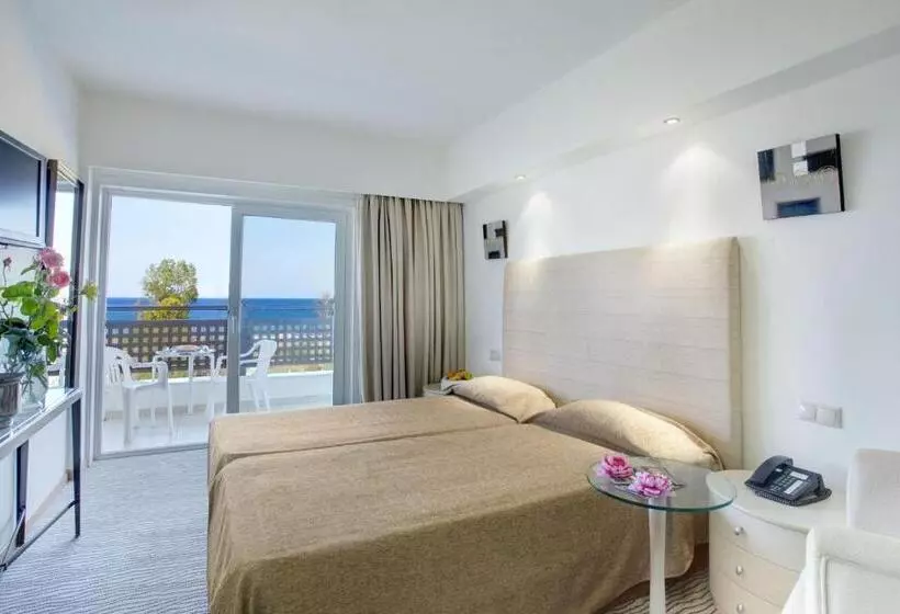اتاق استاندارد با چشمانداز دریا, Olympian Bay Grand Resort