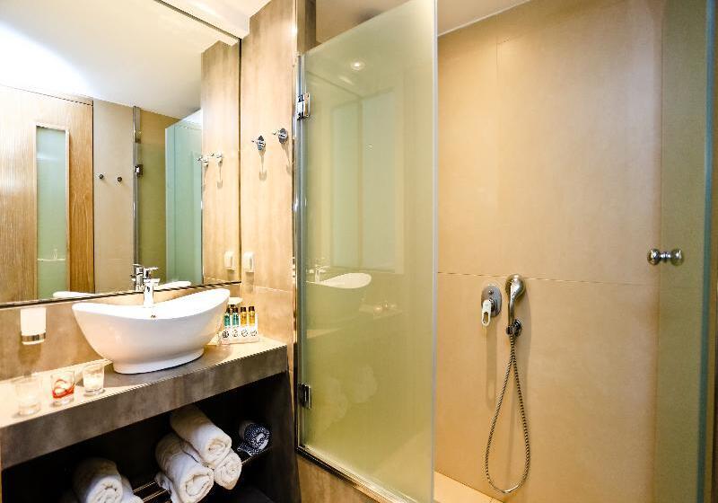 סוויטה נוף להרים, Petra Mare