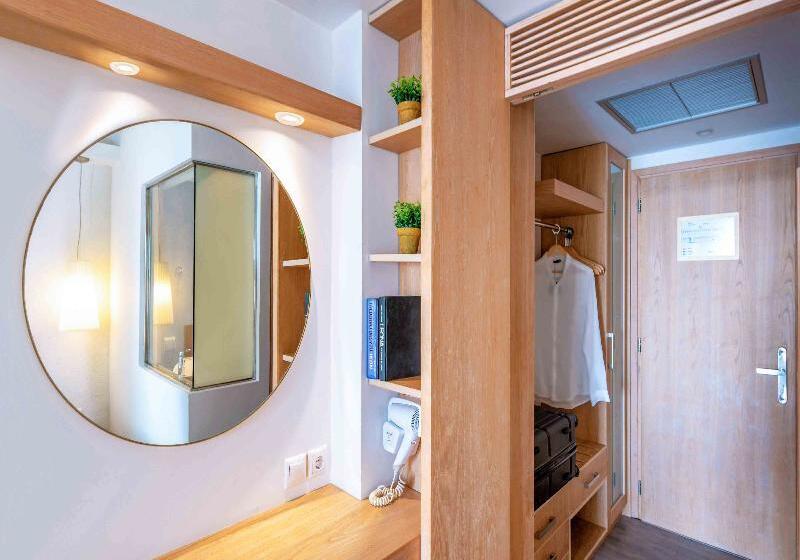 סוויטה נוף להרים, Petra Mare