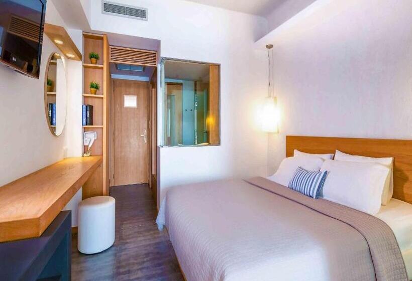 סוויטה משפחתית, Petra Mare