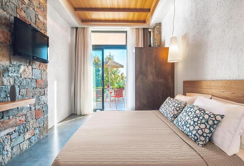 Family flat with sea view, Petra Mare