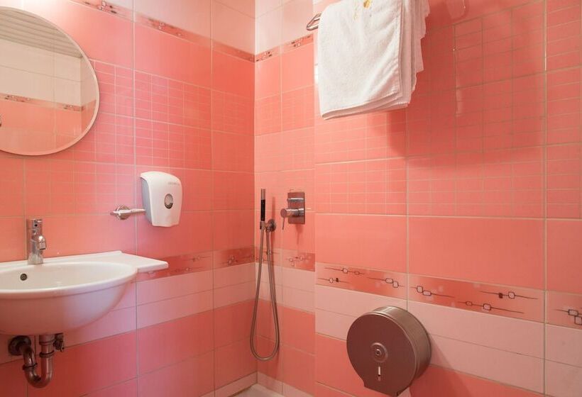 חדר סטנדרט, Pines