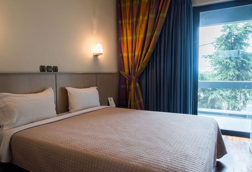 חדר אקונומי, Pines