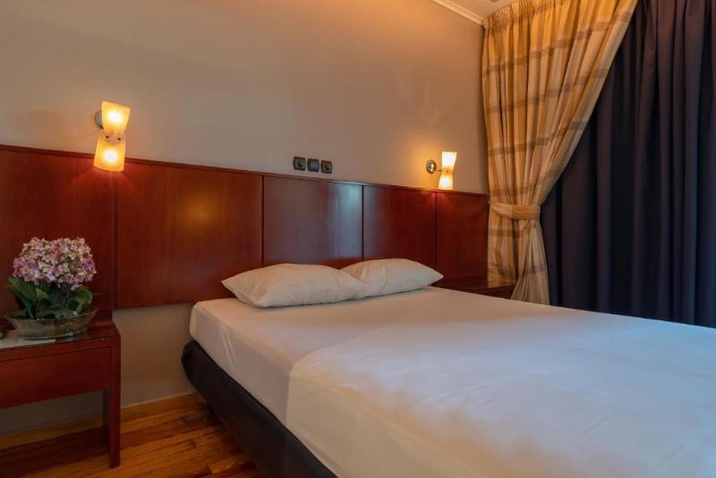 חדר אקונומי, Pines