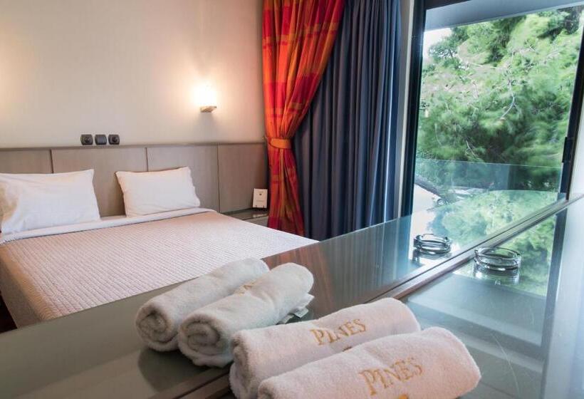 חדר סופריור, Pines