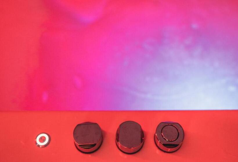 סוויטה נשיאותית, Pines