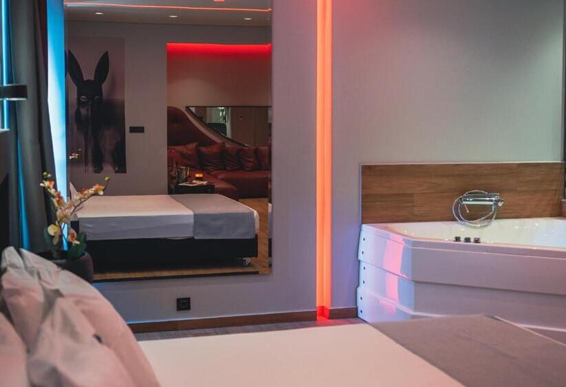 סוויטה נשיאותית, Pines