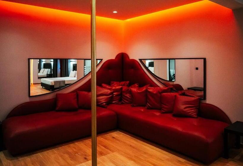 סוויטה נשיאותית, Pines