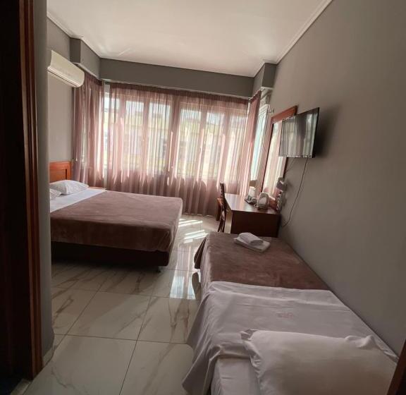 חדר סטנדרט לשלושה, Piraeus Acropole