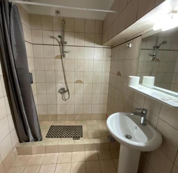 스탠다드 트리플 룸, Piraeus Acropole