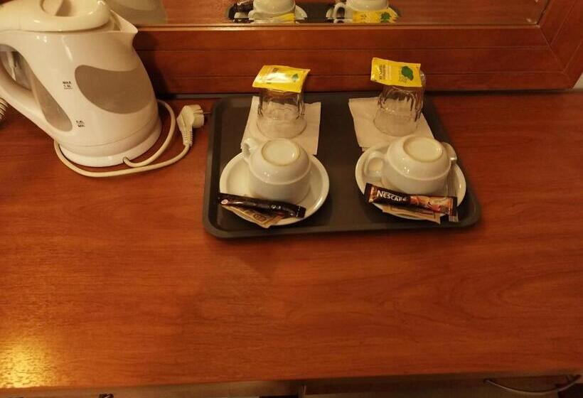 חדר אקונומי, Piraeus Acropole