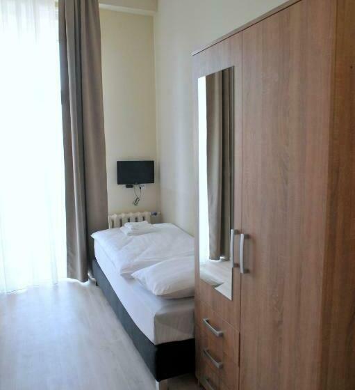 デラックストリプルルーム, Piros Arany Panzió Kalocsa