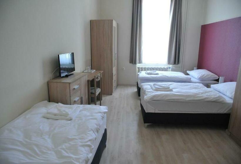 デラックストリプルルーム, Piros Arany Panzió Kalocsa