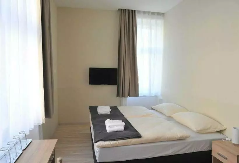 デラックスの４人部屋, Piros Arany Panzió Kalocsa