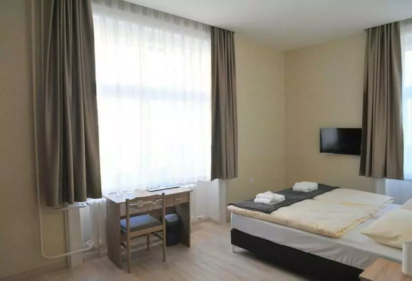 デラックスの４人部屋, Piros Arany Panzió Kalocsa