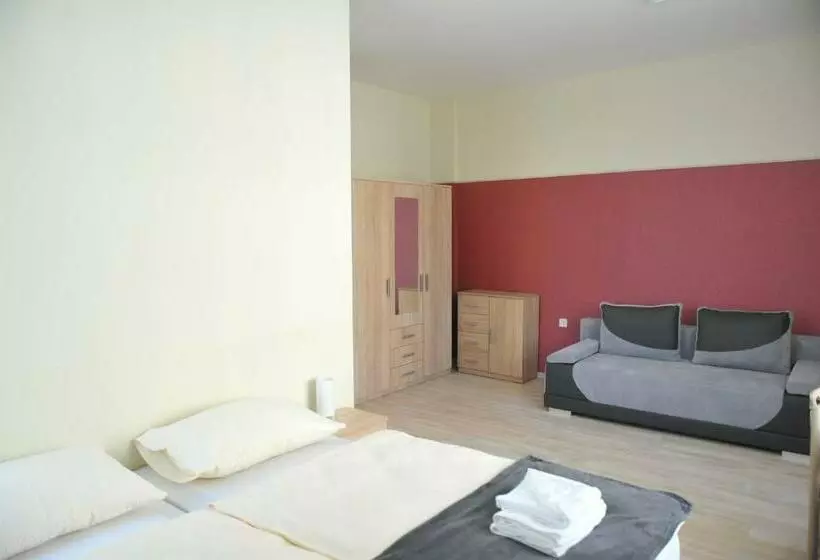 デラックスの４人部屋, Piros Arany Panzió Kalocsa