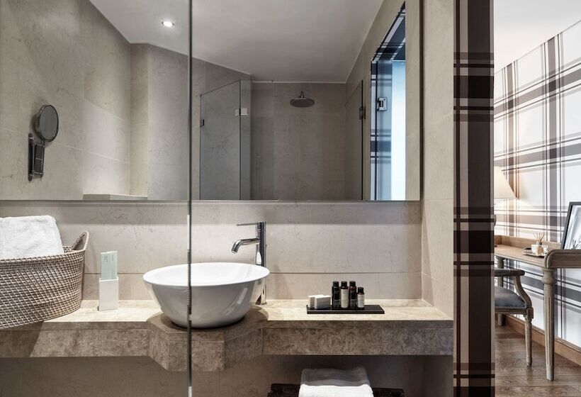 جناح دور أخير, Sea View