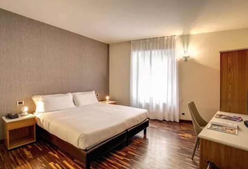 اتاق استاندارد چهار تخته, Albergo Firenze