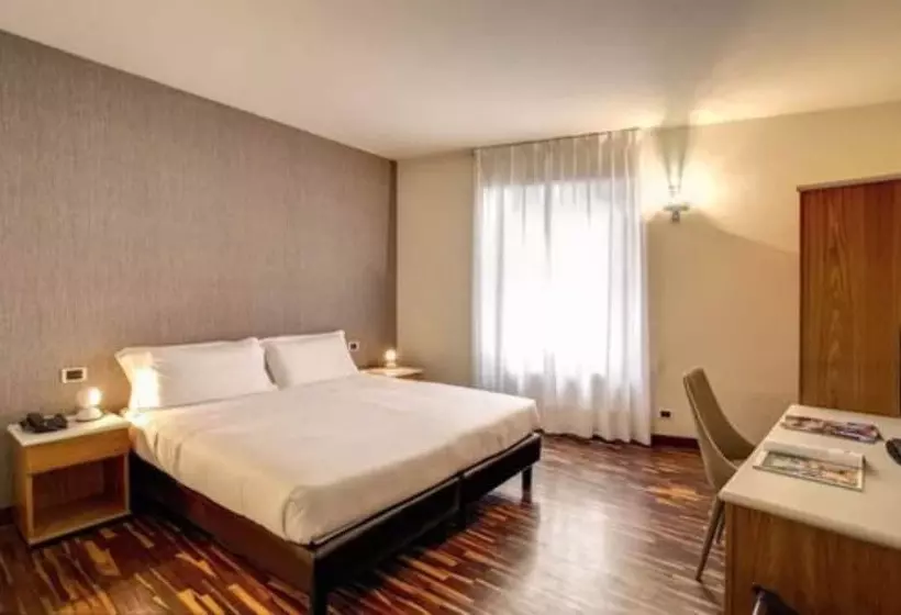 4 Bett Standardzimmer, Albergo Firenze