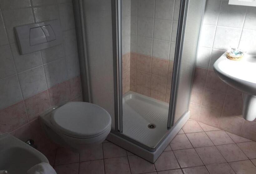 غرفة قياسية, Alle Rose