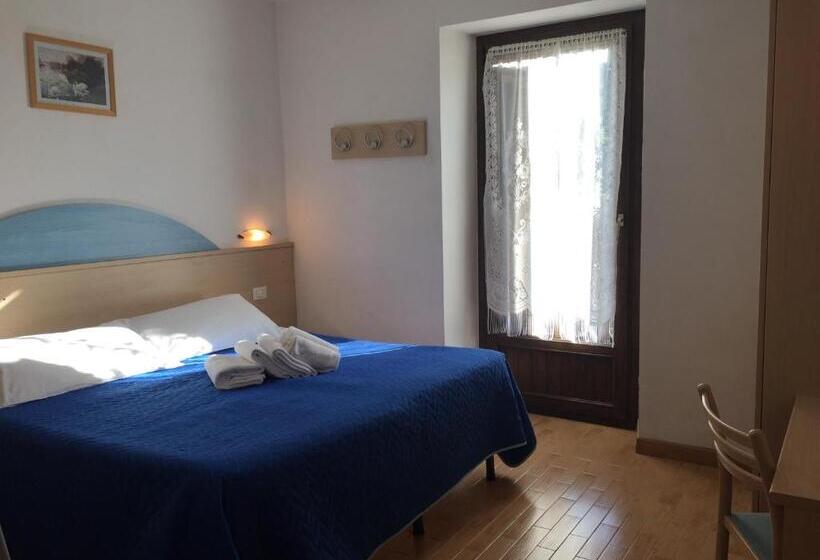 غرفة قياسية ثلاثية, Alle Rose