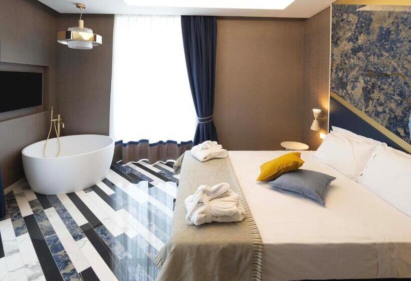 جناح جونيور مطلّ علي البحر, Cala Moresca