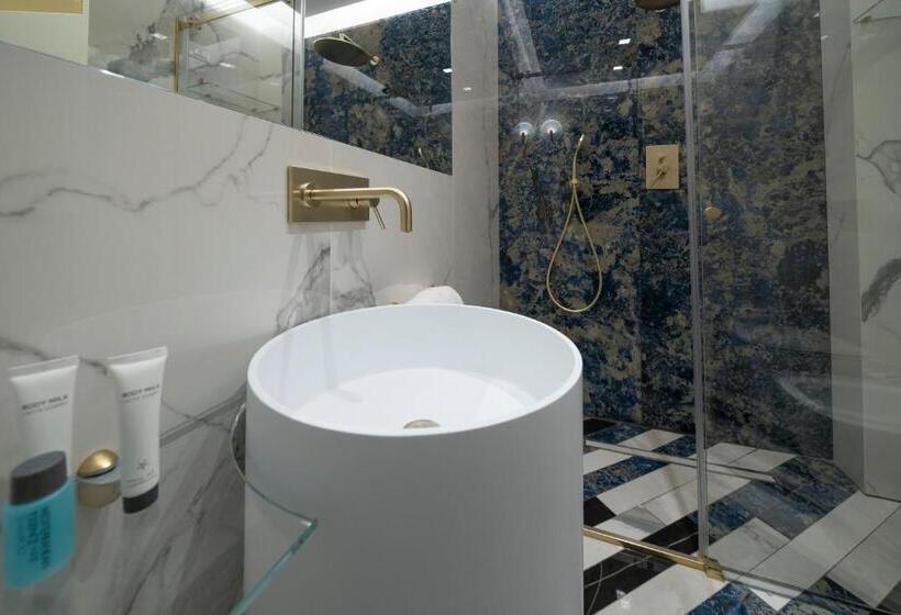 جناح جونيور, Cala Moresca