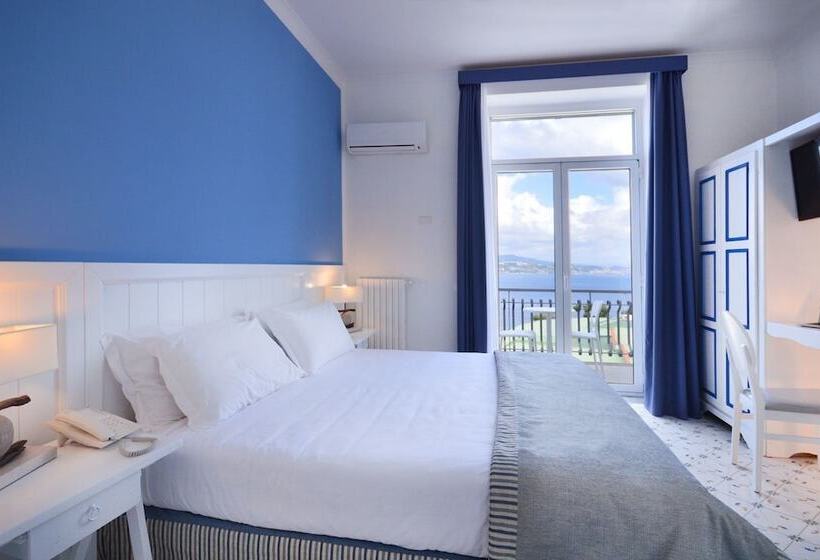 غرفة قياسية مطلّة علي البحر, Cala Moresca