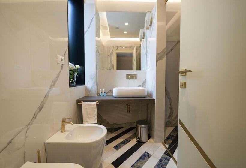 جناح جونيور, Cala Moresca